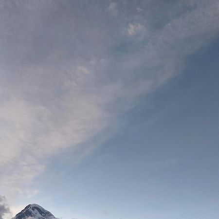 The White House Hotel Kazbegi Quarto foto