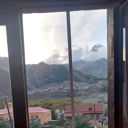 The White House Hotel Kazbegi Quarto foto