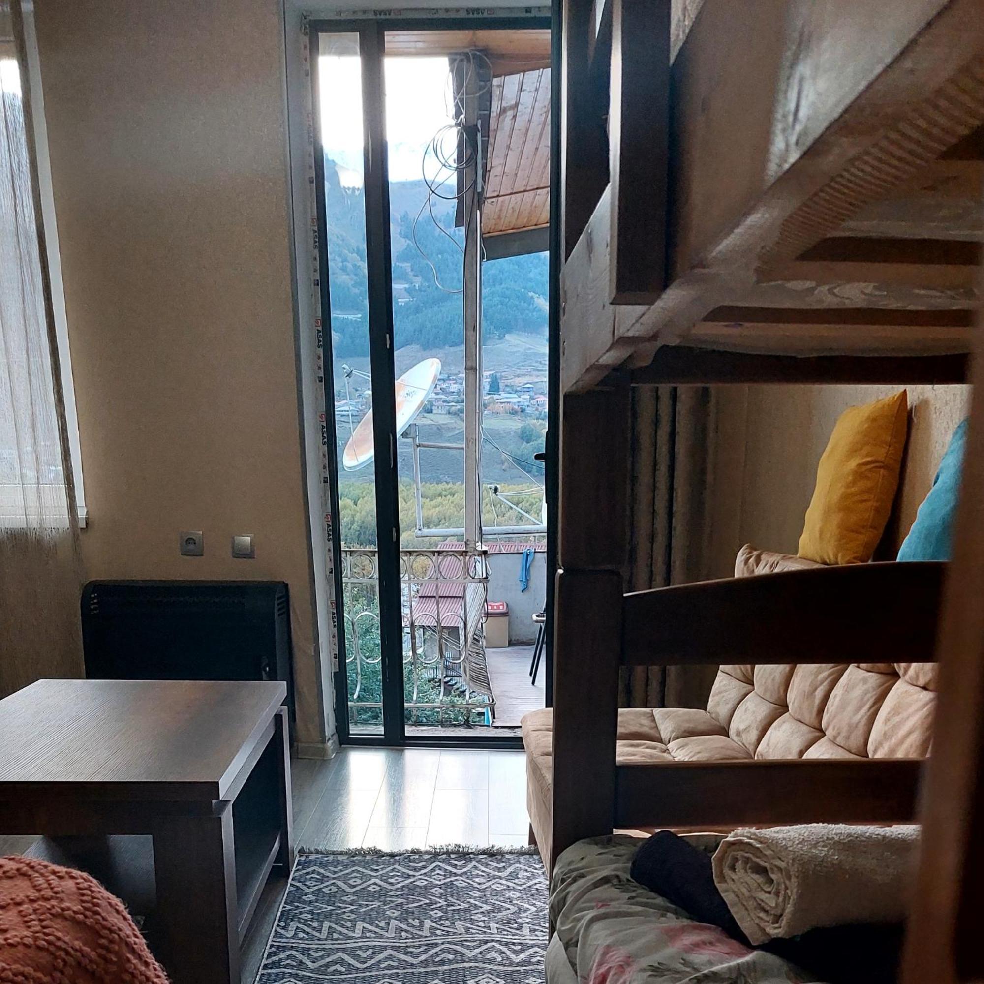 The White House Hotel Kazbegi Quarto foto
