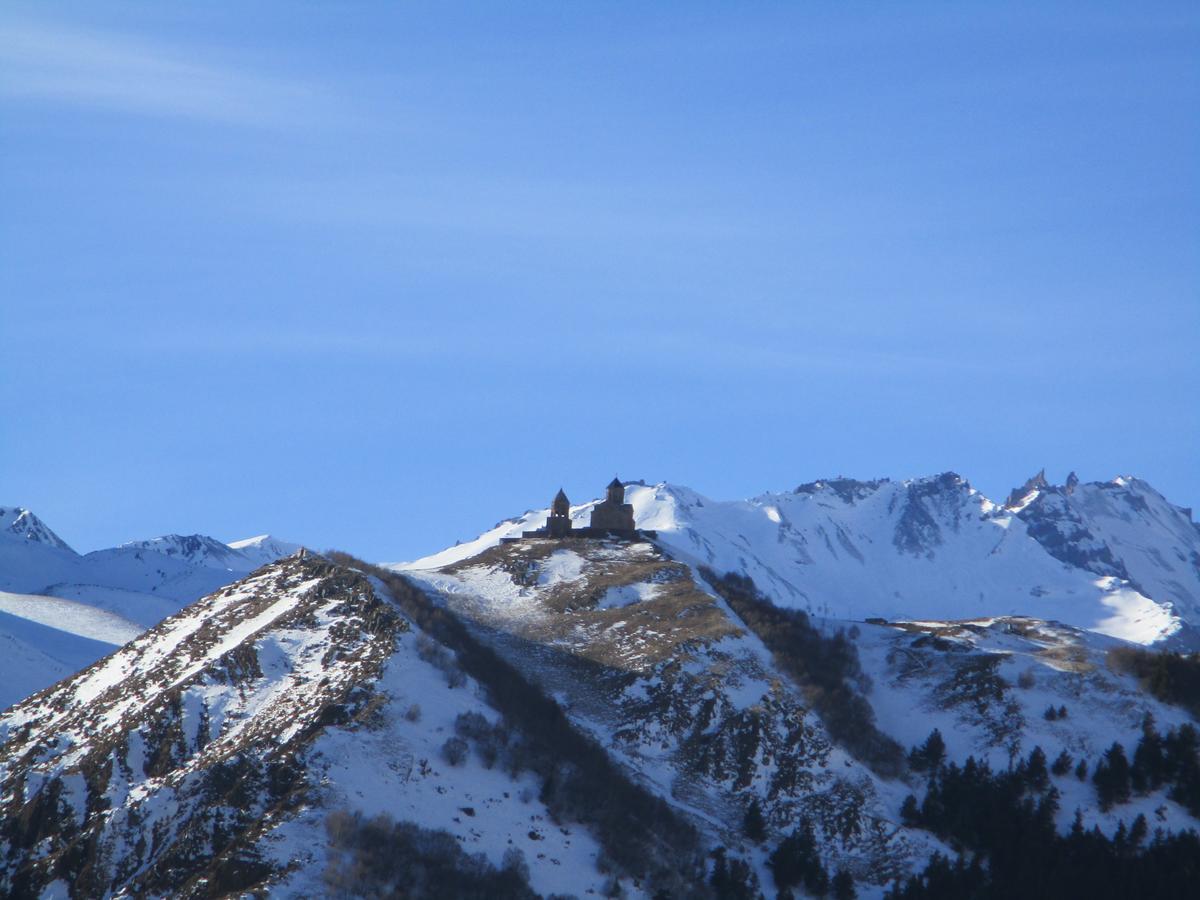 The White House Hotel Kazbegi Exterior foto