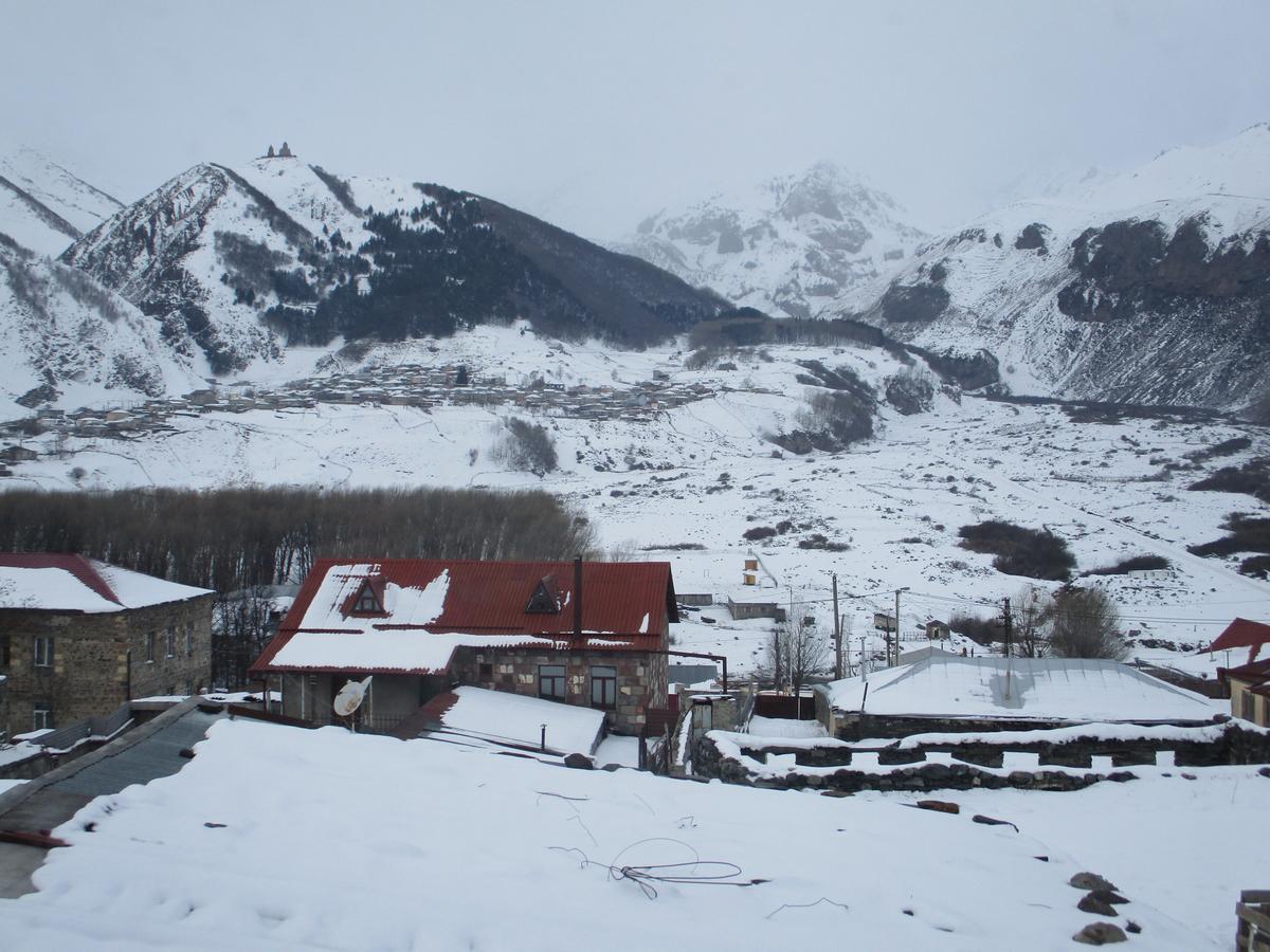 The White House Hotel Kazbegi Exterior foto