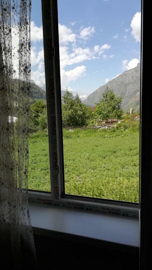 The White House Hotel Kazbegi Exterior foto